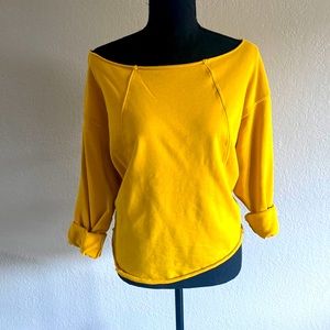 Joe’s colección sweater mustard color.